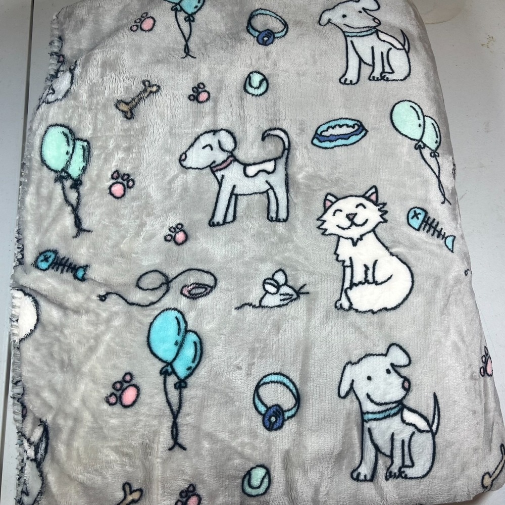 Berkshire Opulence Plush Pet Throw Blanket Dog Cat Collar Print Gray 50x60 NWT